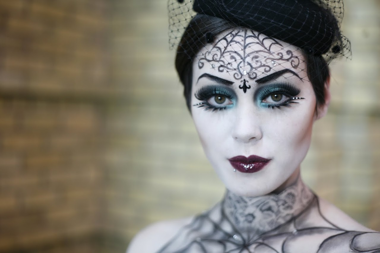 How to Your Halloween Makeup - Threads Blog