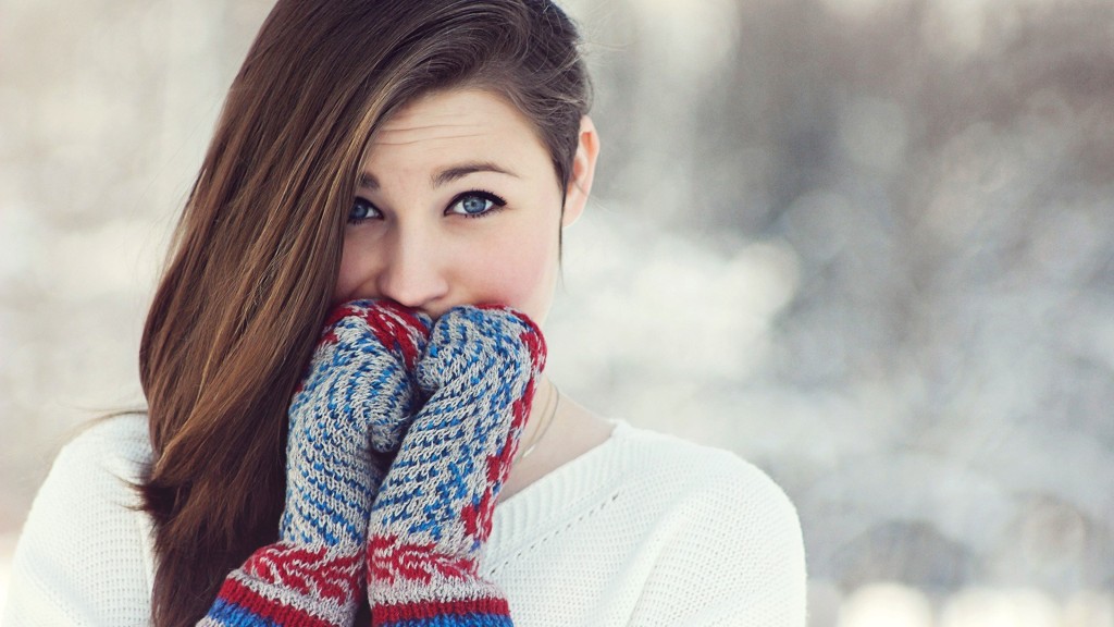 6977798-girl-winter-gloves